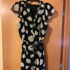 Ann Taylor daisy print never worn